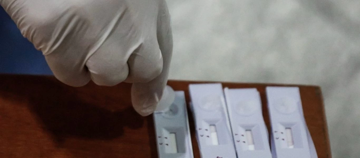  Χαλκίδα: Διαδηλωτές έκαψαν μάσκες και rapid test